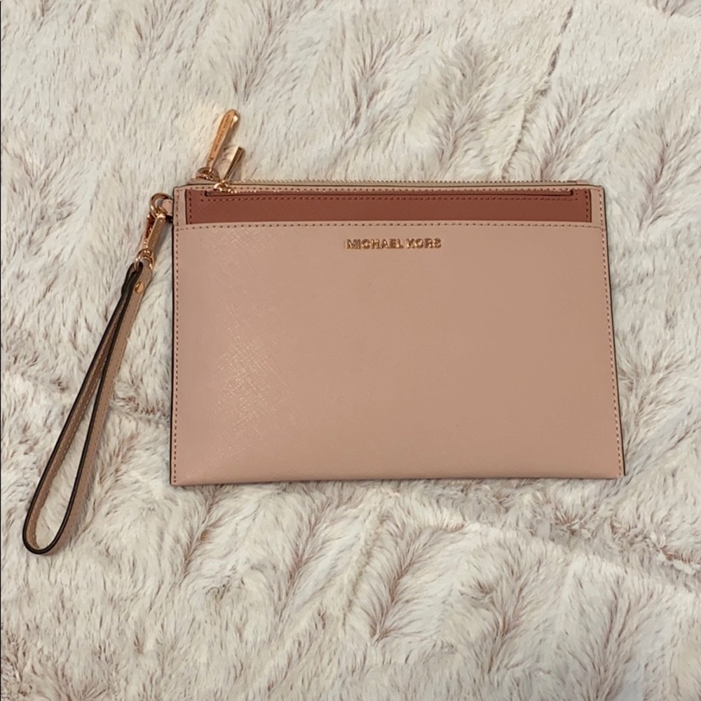 💗MICHAEL KORS Pink WristletWMauve Removable Pouch
